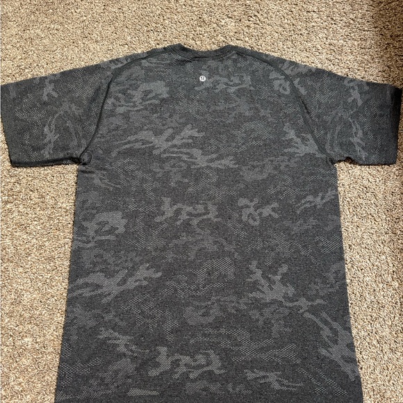 lululemon Methal Vent tech Gray Camo Shirt size M - Picture 6 of 6